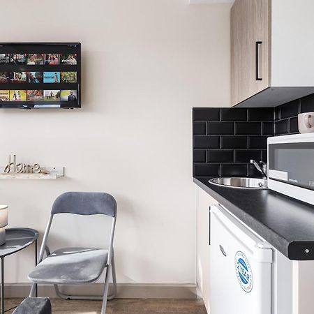 Serviced Ensuite Modern Studio - Sleeps 2 - Near Wembley Stadium - Good Transport Link To Central London - Harrow Ha3 Hatch End Exterior foto