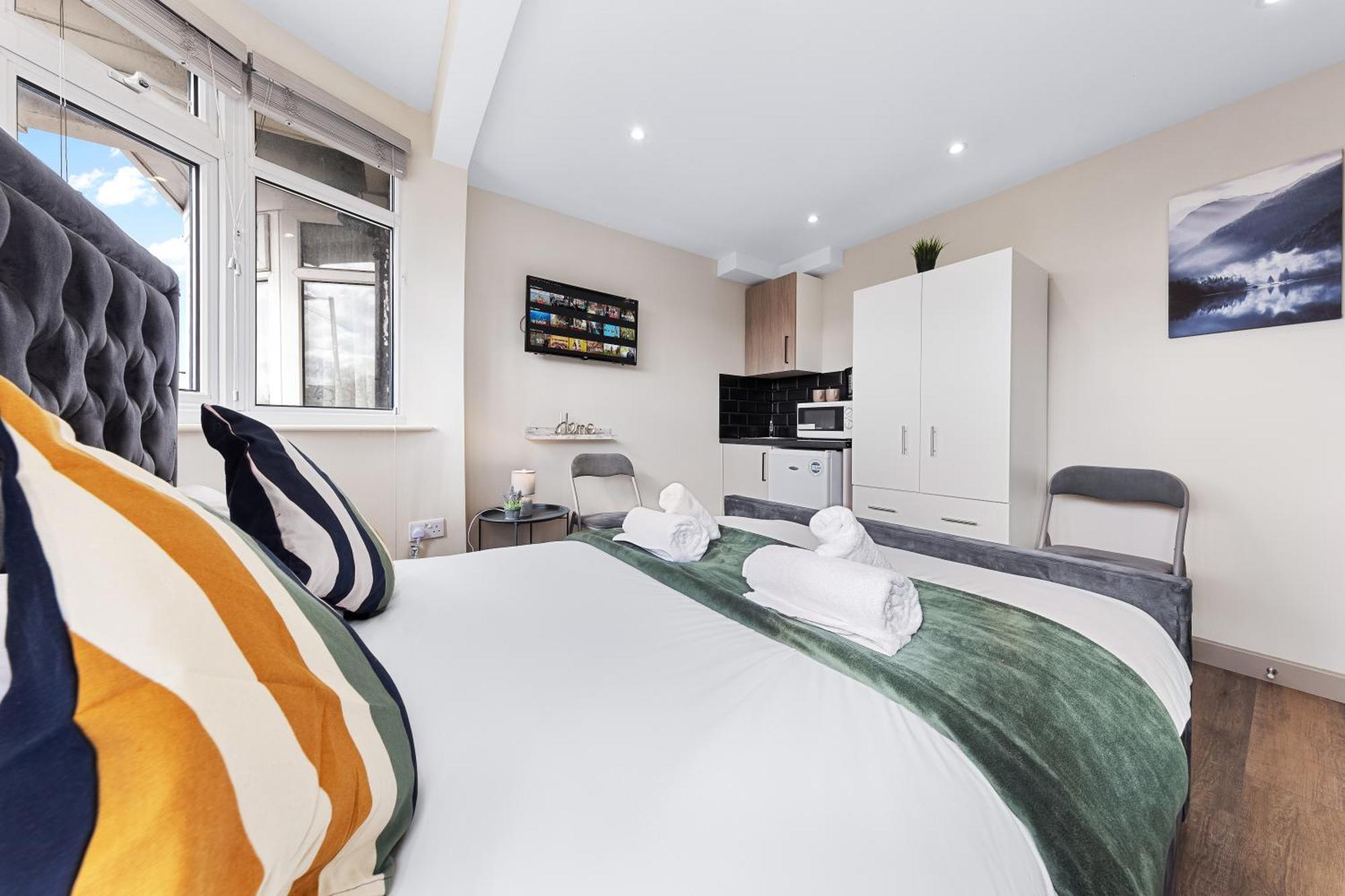 Serviced Ensuite Modern Studio - Sleeps 2 - Near Wembley Stadium - Good Transport Link To Central London - Harrow Ha3 Hatch End Exterior foto