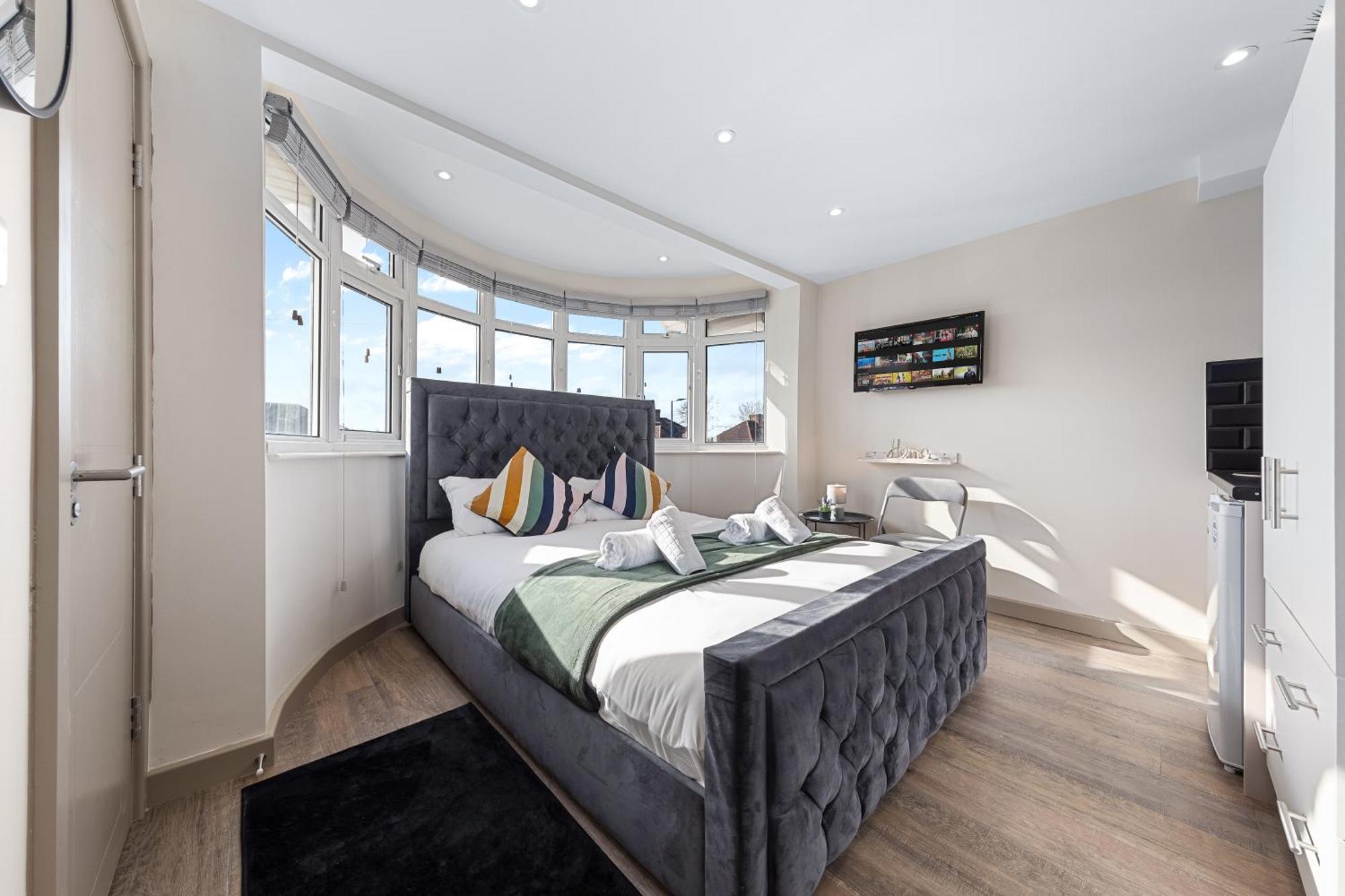 Serviced Ensuite Modern Studio - Sleeps 2 - Near Wembley Stadium - Good Transport Link To Central London - Harrow Ha3 Hatch End Exterior foto