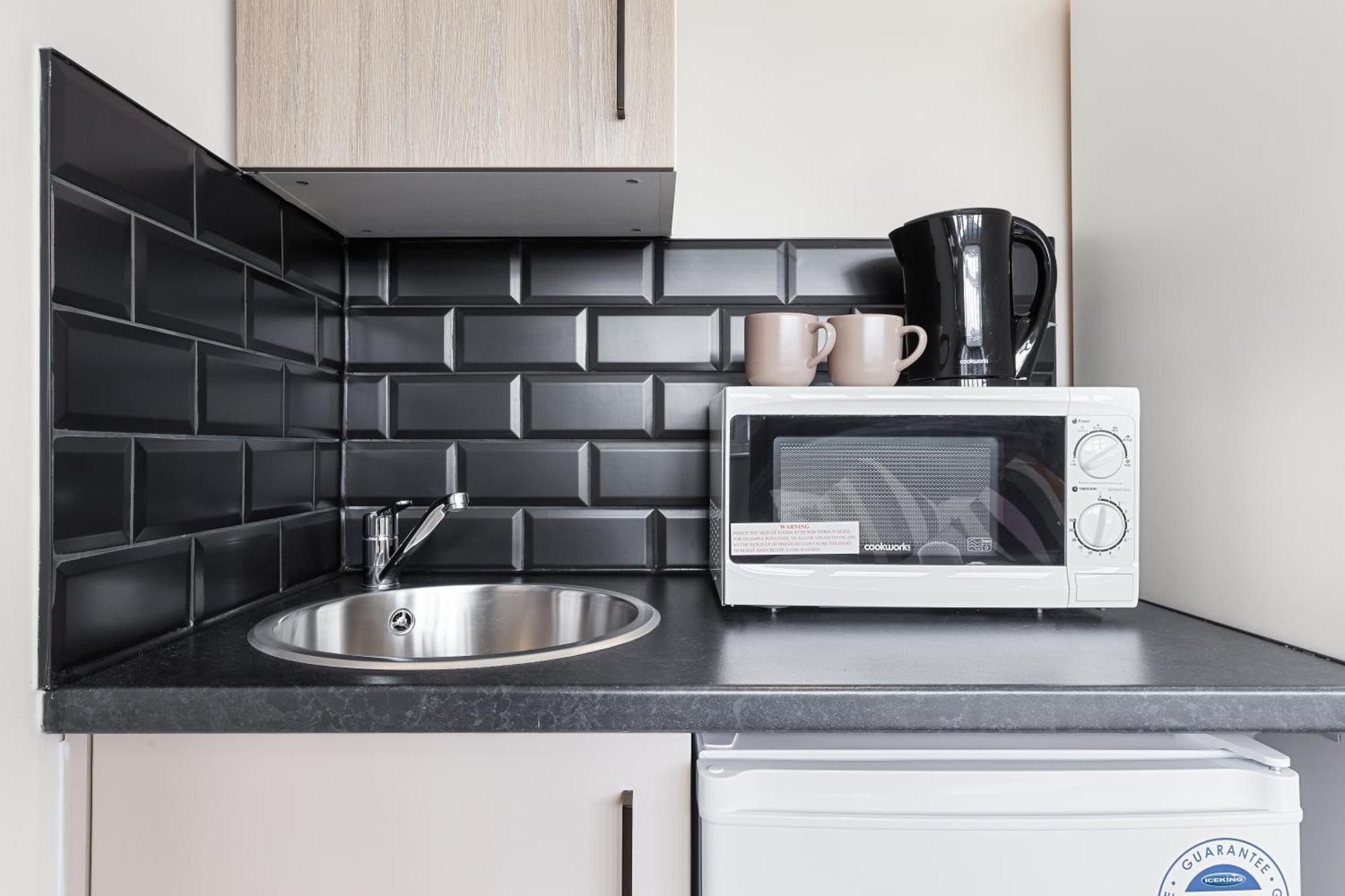 Serviced Ensuite Modern Studio - Sleeps 2 - Near Wembley Stadium - Good Transport Link To Central London - Harrow Ha3 Hatch End Exterior foto