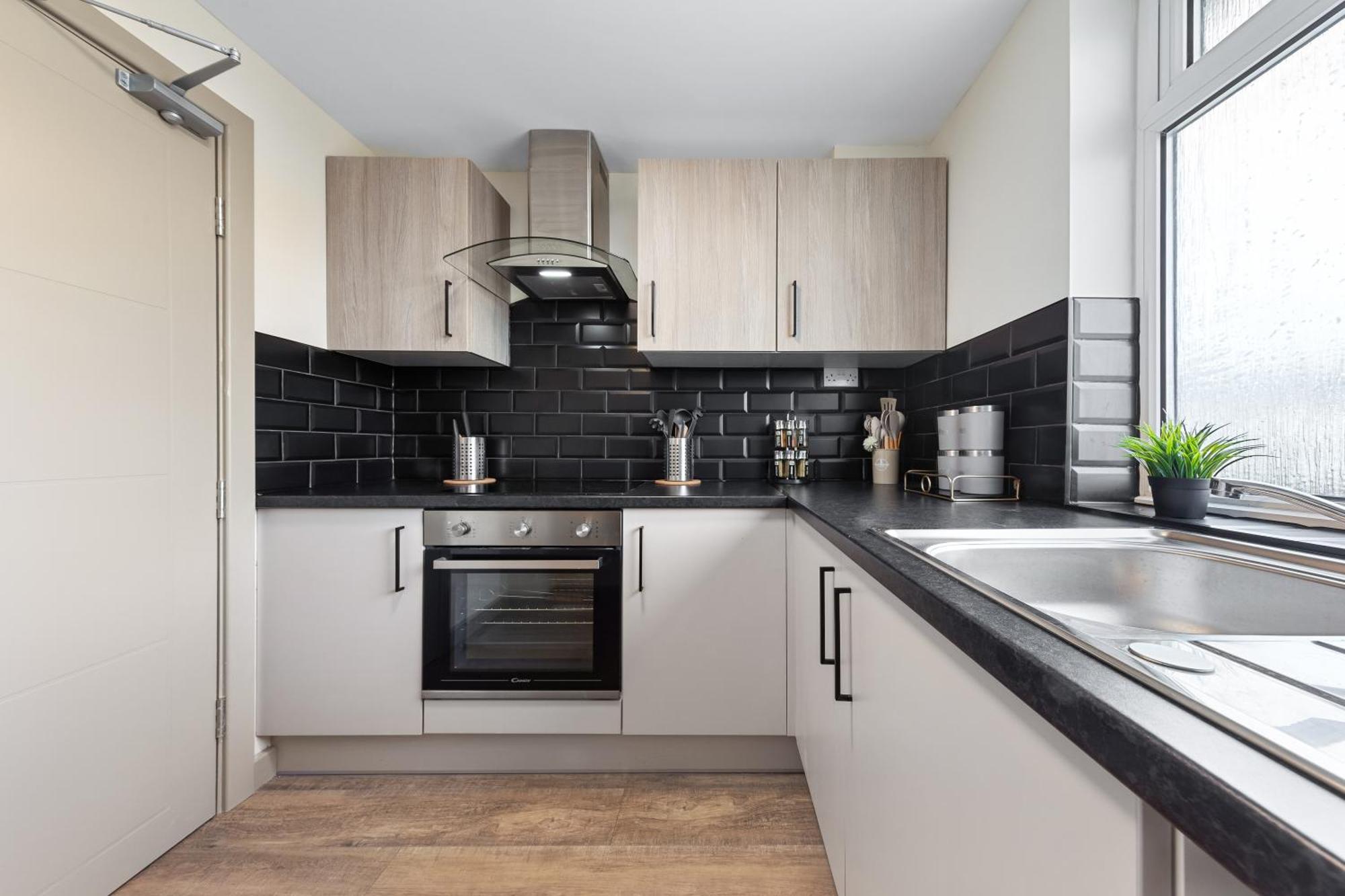 Serviced Ensuite Modern Studio - Sleeps 2 - Near Wembley Stadium - Good Transport Link To Central London - Harrow Ha3 Hatch End Exterior foto